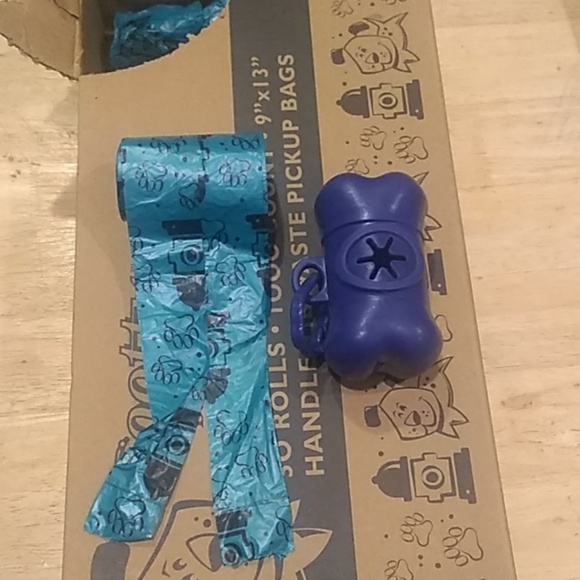 Doggie door and poopies bag set - Picture 5 of 6